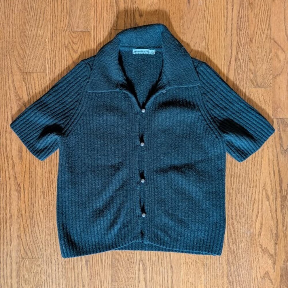 Abercrombie & Fitch Black Short-Sleeve Pearl Button Collared Cardigan